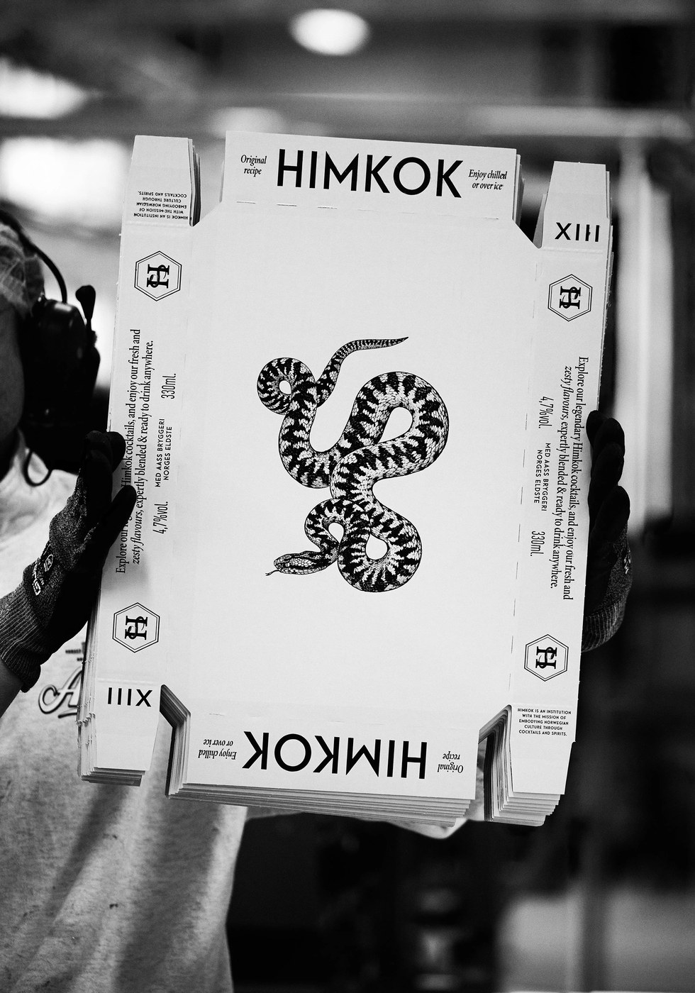 Matte white finish and exposed metal detail in Himkok packaging design by OlssønBarbieri
